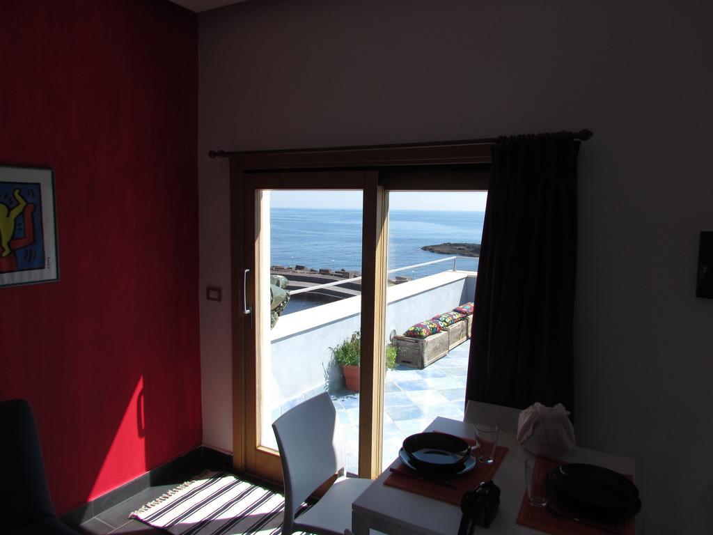 Bed and Breakfast La Terrazza Sul Mare à Aci Castello Extérieur photo