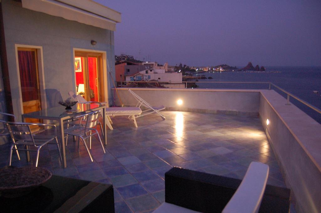 Bed and Breakfast La Terrazza Sul Mare à Aci Castello Chambre photo