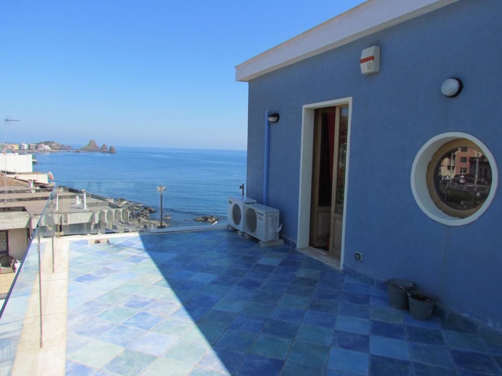 Bed and Breakfast La Terrazza Sul Mare à Aci Castello Extérieur photo