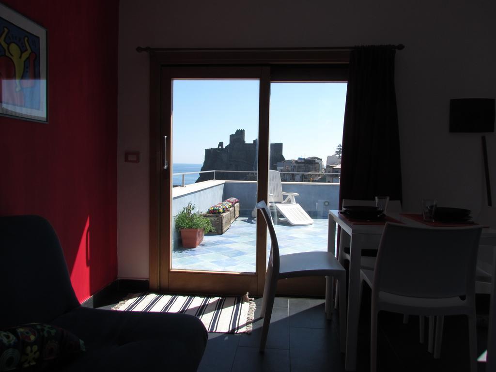 Bed and Breakfast La Terrazza Sul Mare à Aci Castello Extérieur photo