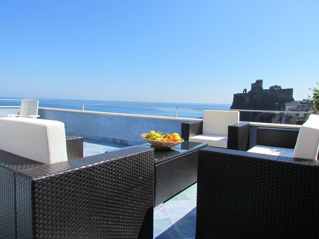 Bed and Breakfast La Terrazza Sul Mare à Aci Castello Extérieur photo