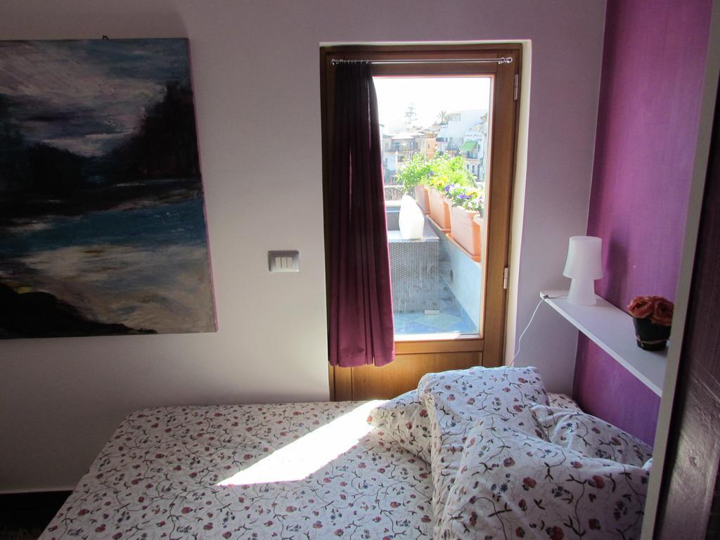 Bed and Breakfast La Terrazza Sul Mare à Aci Castello Extérieur photo