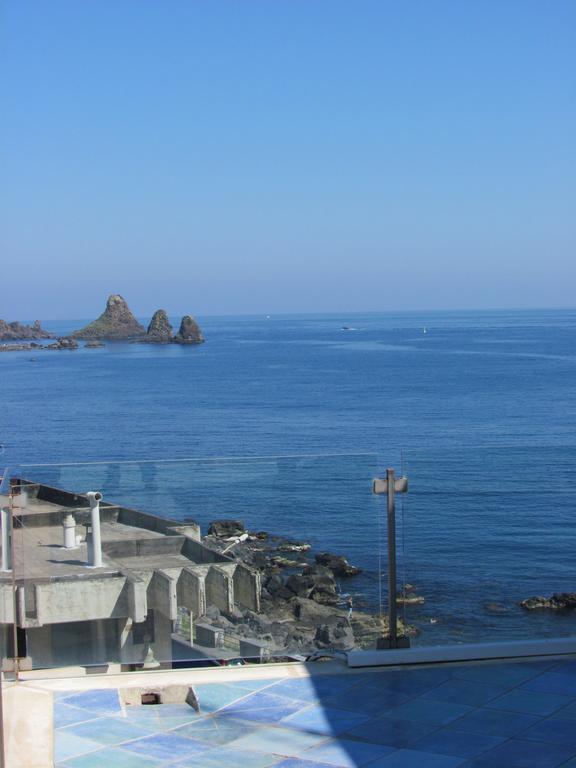 Bed and Breakfast La Terrazza Sul Mare à Aci Castello Extérieur photo